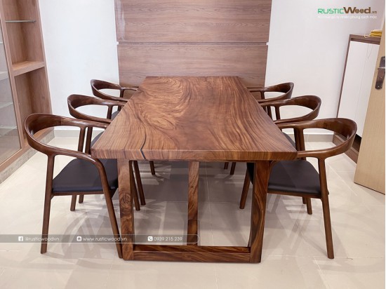 Bạn đang tìm kiếm một bộ bàn ăn gỗ tự nhiên đẹp mắt cho căn phòng bếp của bạn? Bộ bàn ăn gỗ tự nhiên Nguyên Tấm kết hợp 6 ghế Neva là sự lựa chọn hoàn hảo. Với kiểu dáng rustic và hoàn thiện tỉ mỉ, chiếc bàn ăn này sẽ làm cho không gian bếp của bạn trở nên đẳng cấp hơn. Hãy xem chi tiết hình ảnh để hiểu rõ hơn về vẻ đẹp của bộ bàn ăn này.